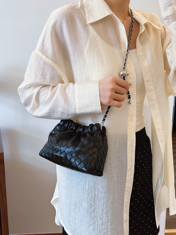 Luxury Brand Designer Bag 2024 Summer New Fashion Versatile Chain Crossbody Bag Niche Simple Shoulder Embossed Woven Bucket Bag