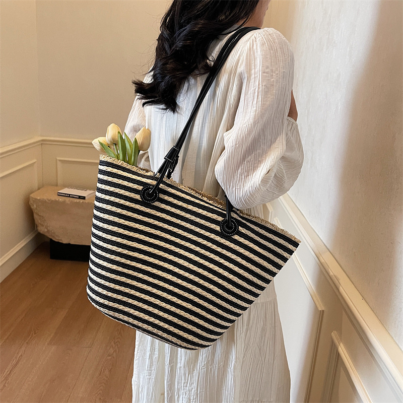 French Elegant Style Niche design Woven Bag Women s Shoulder Bag Large Capacity Striped Handbag Beach Vacation Bag Autumn New Designer Bag