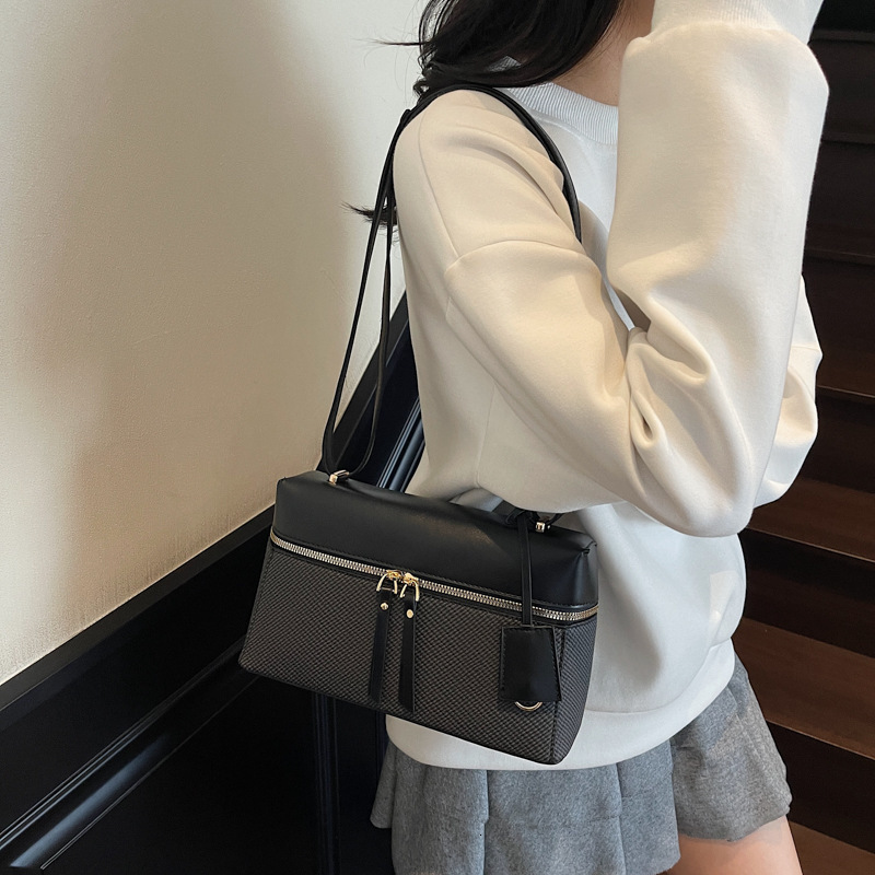 Women design s shoulder bag niche women s boxed bag new Korean style personalized fashion women s crossbody bag autumn new designer bag