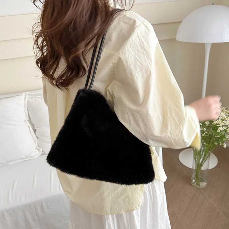 Women Fluffy Shoulder Bag Tophandle Bag 2024 New Fashion Female Autumn Winter Handbag Soft Plush Tote Versatile Shopping Bags Z250915