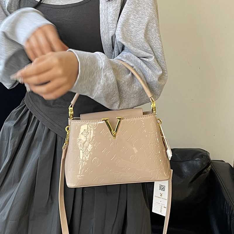 Elegant Ladies Messenger Bag HighQuality Leather Shoulder Bag For Women With Famous Designer Practical Style Z250915