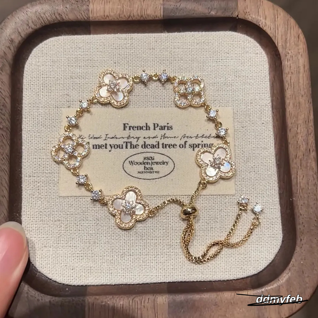 Zircon Rhombus Hollow Flower Bracelet Light High-End Fashion Simple Noble Temperament Jewelry For Women ddmyFeb