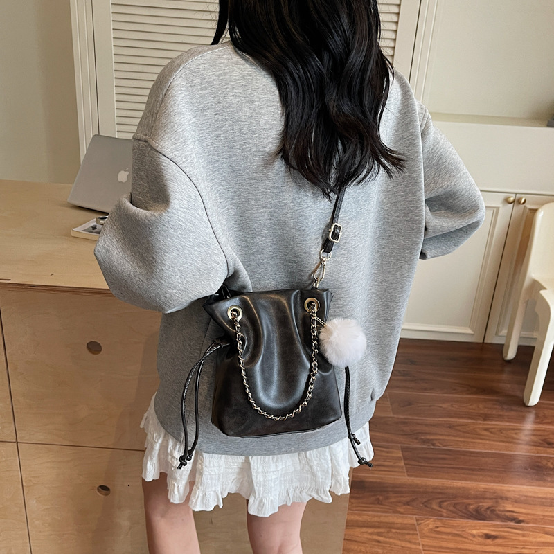 New Fashion Bucket Bag Women s Fashion Handbag Women s Shoulder Bag Pulling Rope Chain design Women s Crossbody Bag Autumn New Designer Bag