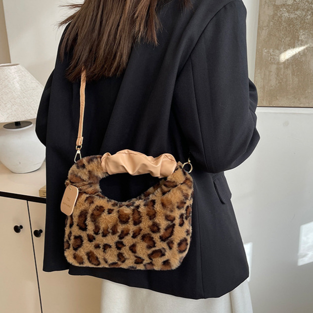 Plush Women s Shoulder Bag New Leopard Print Wool Bag Niche Women s Crossbody design Bag Autumn New Designer Bag Women s Handbag