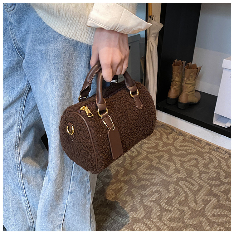 design Small And Niche Hand held Lamb Wool Pillow Bag Women s Shoulder Bag Fashionable New Casual Bag Autumn New Designer Bag Women s Handbag