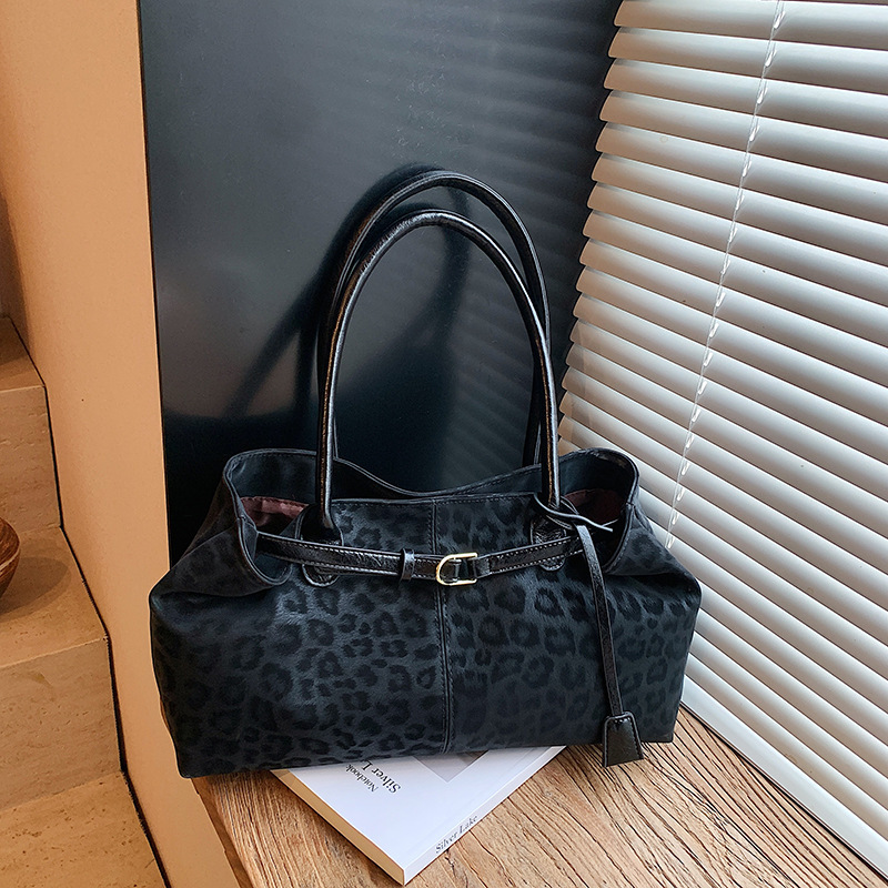 Luxury Brand Designer Bag New Women's Bag Casual Commuting High-Value Retro Large Capacity Tote Bag Women 2025 New Single Shoulder Underarm Bag