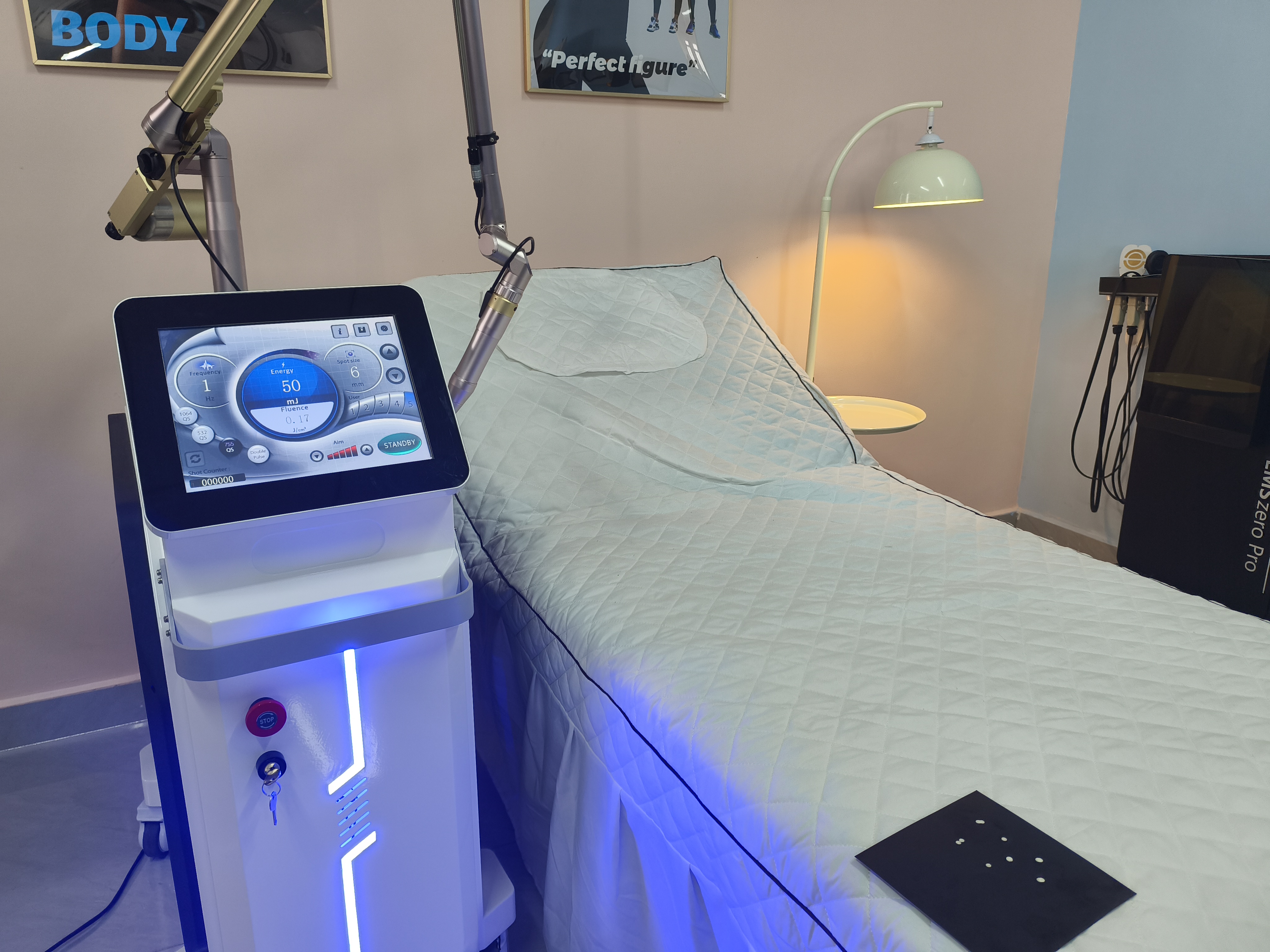 Professional Carbon Peel Q-Switch Nd YAG Laser Machine 1064nm 532nm Picosecond Laser for Tattoo Removal Skin Whitening Pigme Picosecond Laser 1064/532
