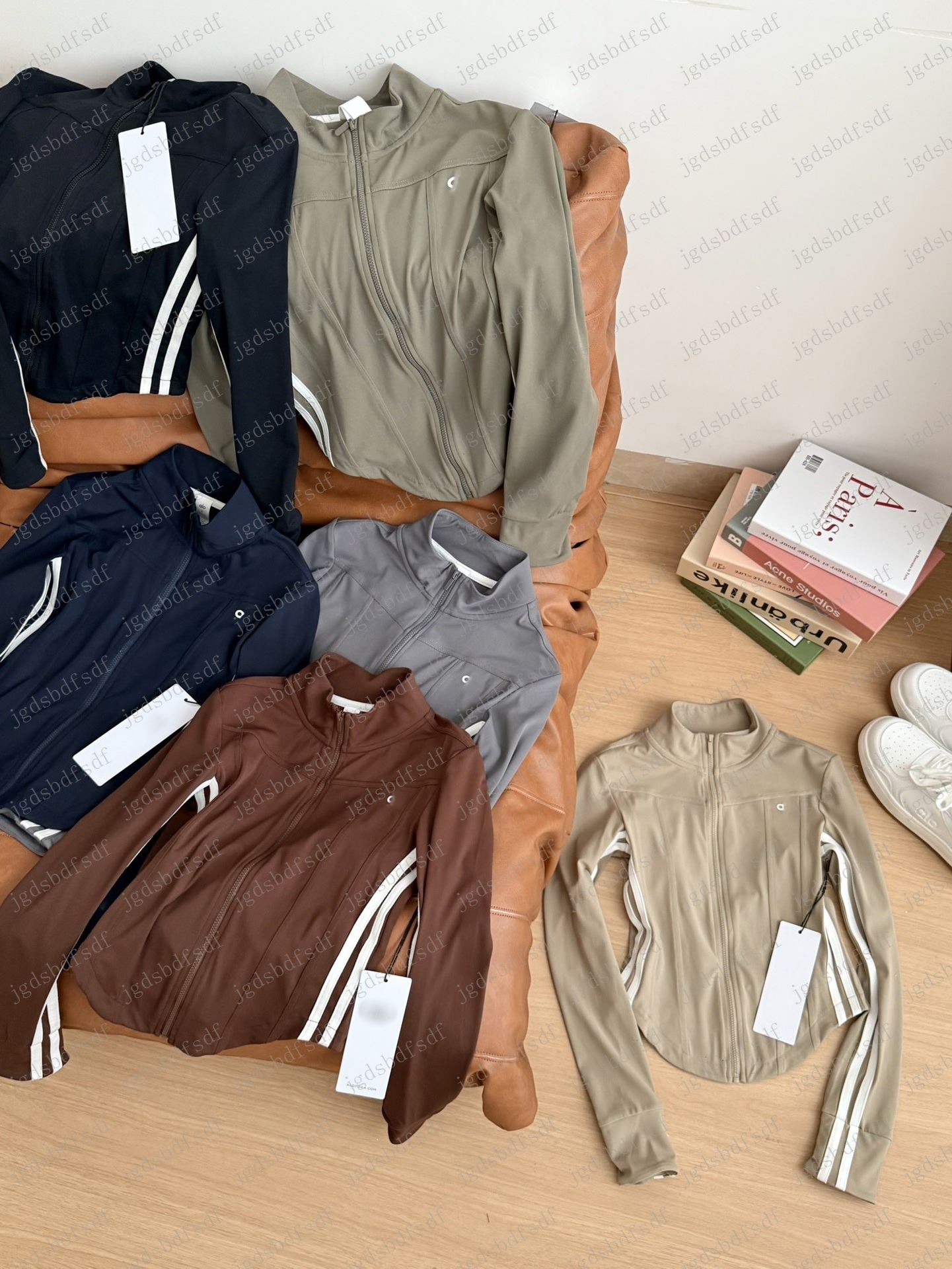 New slim-fit yoga suit with a stand-up collar jacket high-waisted tummy-control slightly flared trousers