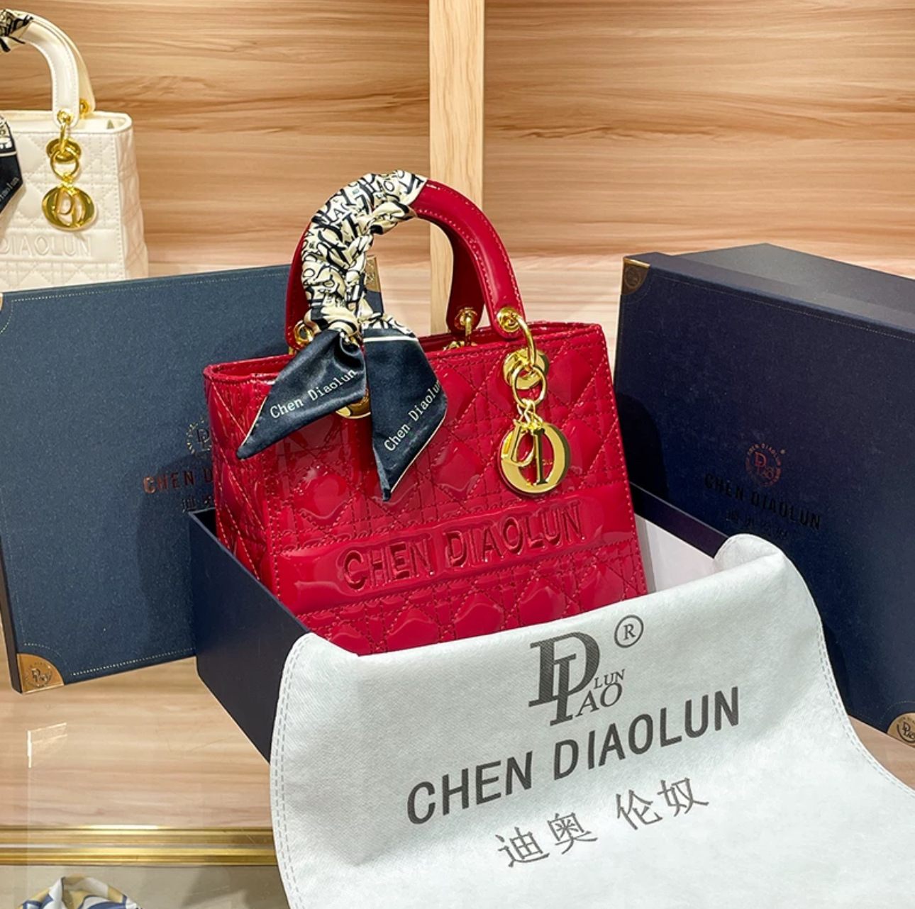 Season's new Princess Diana bag women's fashion patent leather handbag high-end daily versatile shoulder messenger bag