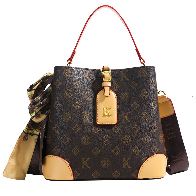 Bucket Bag Luxury Bag Free Shipping Women Spring New High End Vintage Monogram Shoulder Bag Designer Bag Large Capacity Color Blocking Commuter Handba