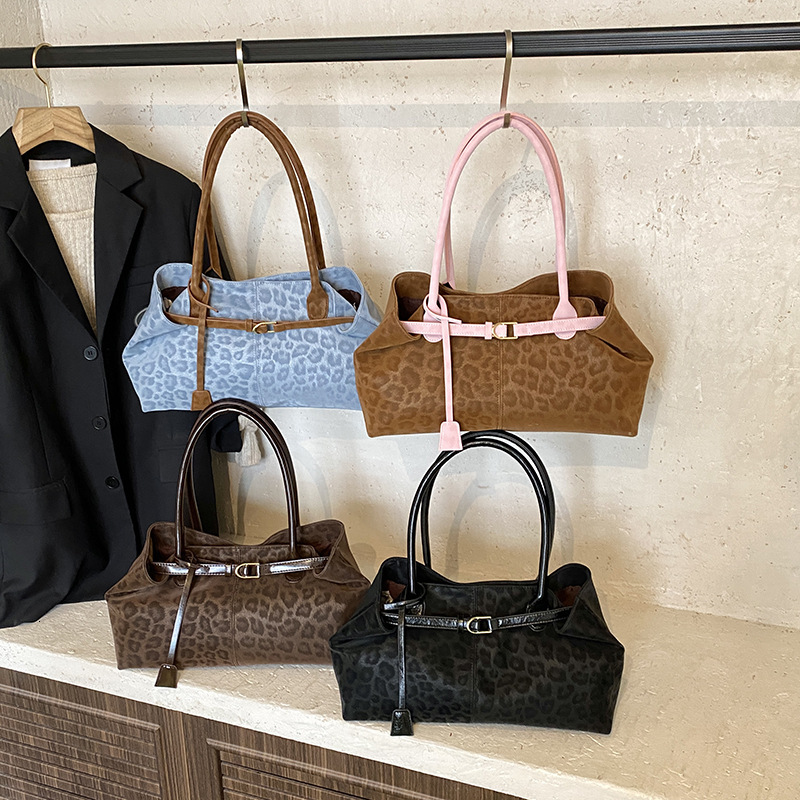 Luxury Brand Designer Bag New Women's Bag Casual Commuting High-Value Retro Large Capacity Tote Bag Women 2025 New Single Shoulder Underarm Bag