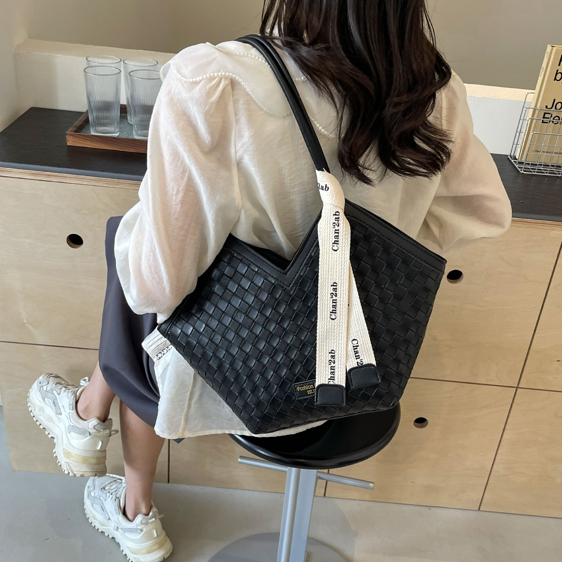 Luxury Brand Designer Bag 2024 New High-Quality Large Capacity Commuter Bag Women's Shoulder Bag Vintage Handbag Fashion Tote Bag Trendy