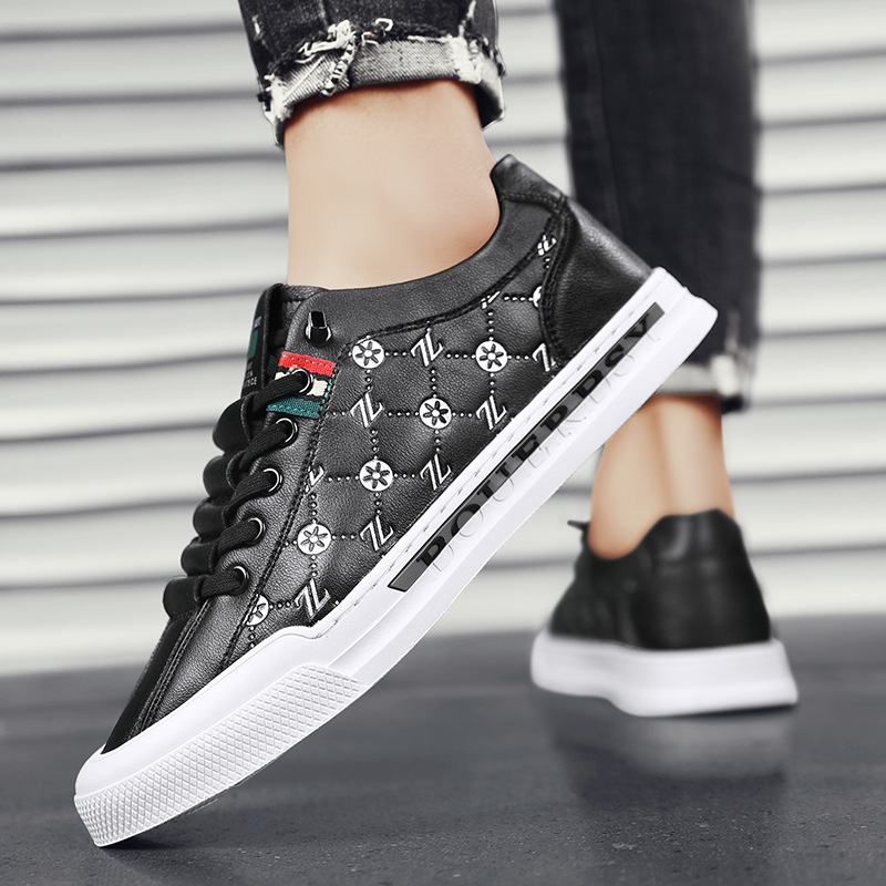 Designer men's shoes, new casual leather sneakers, European station trend, versatile for all seasons, one-step lazy shoes, breathable white sneak
