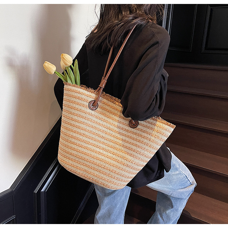 French Elegant Style Niche design Woven Bag Women s Shoulder Bag Large Capacity Striped Handbag Beach Vacation Bag Autumn New Designer Bag