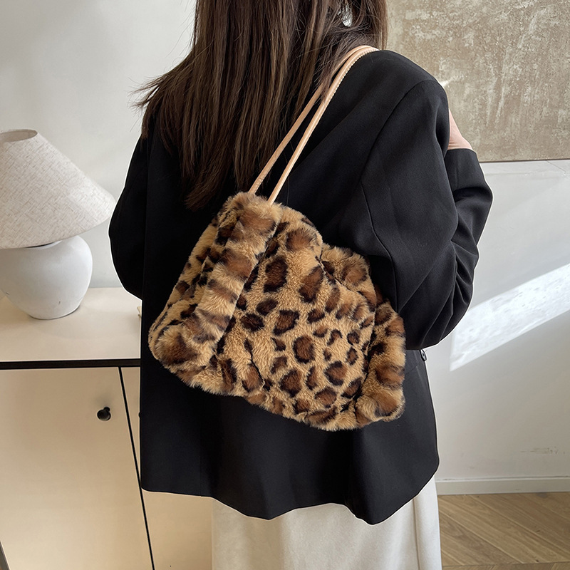 Plush Women s Shoulder Bag New Leopard Print Wool Bag Niche Women s Crossbody design Bag Autumn New Designer Bag Women s Handbag