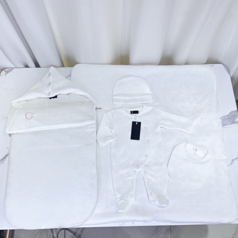 Newborn Designer Baby Clothing Set - A fashionable and high-end five-piece set specially designed for newborns, including the essential onesie and pants a23