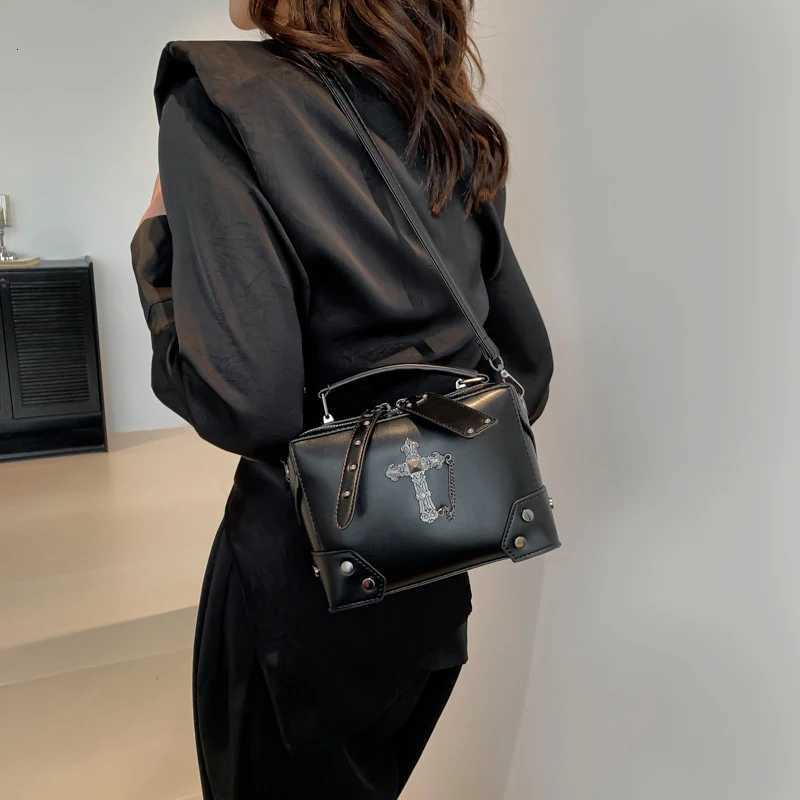 Women Gothic Punk Square Small Crossbody Handbag with Top Handle Skull Crosses Chain PU Leather Shoulder Lady Bag Handbag Purse Z250915
