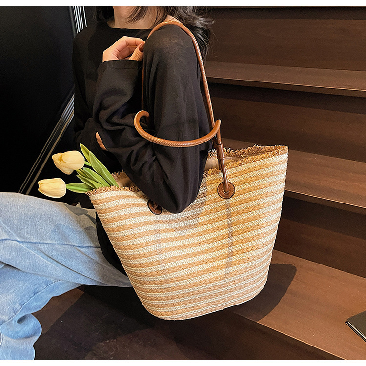 French Elegant Style Niche design Woven Bag Women s Shoulder Bag Large Capacity Striped Handbag Beach Vacation Bag Autumn New Designer Bag