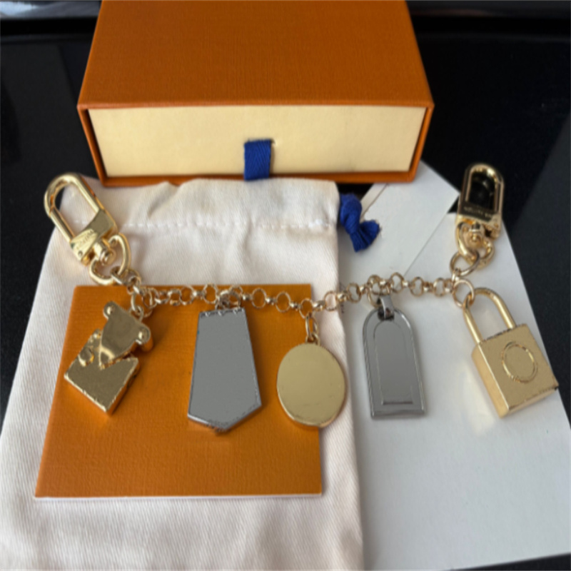 Fashion Keychains styles Luxury Gold tone lettered key chains designer unisex bag Charm car key holders for men and women no box