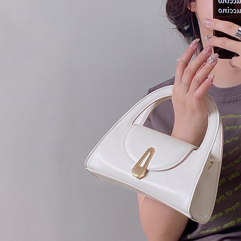 Niche Retro Hair Clip Shaped Buckle Handbag For Women Elegant Style Women s design Shoulder Bag Women s Crossbody Bag For Fashion Autumn New Designer 