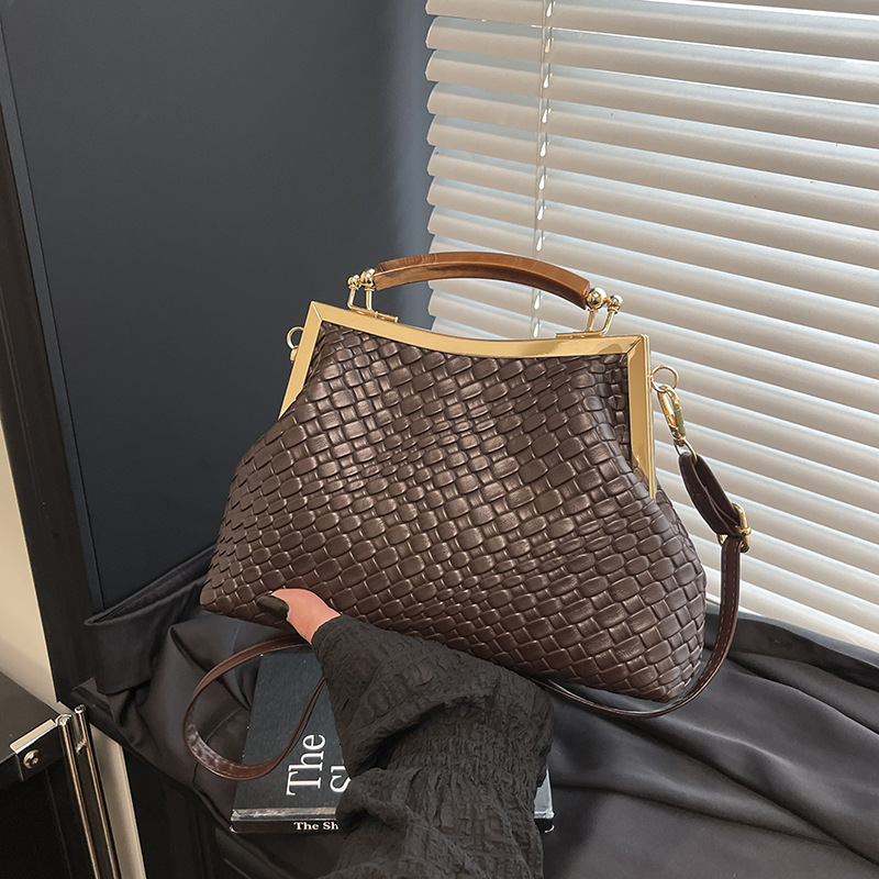 Luxury Brand Designer Bag 2025 Autumn New Fashion Women's Bag With Embossed Handle, Clip Buckle, Shell Bag, Fashionable And Elegant Single Should
