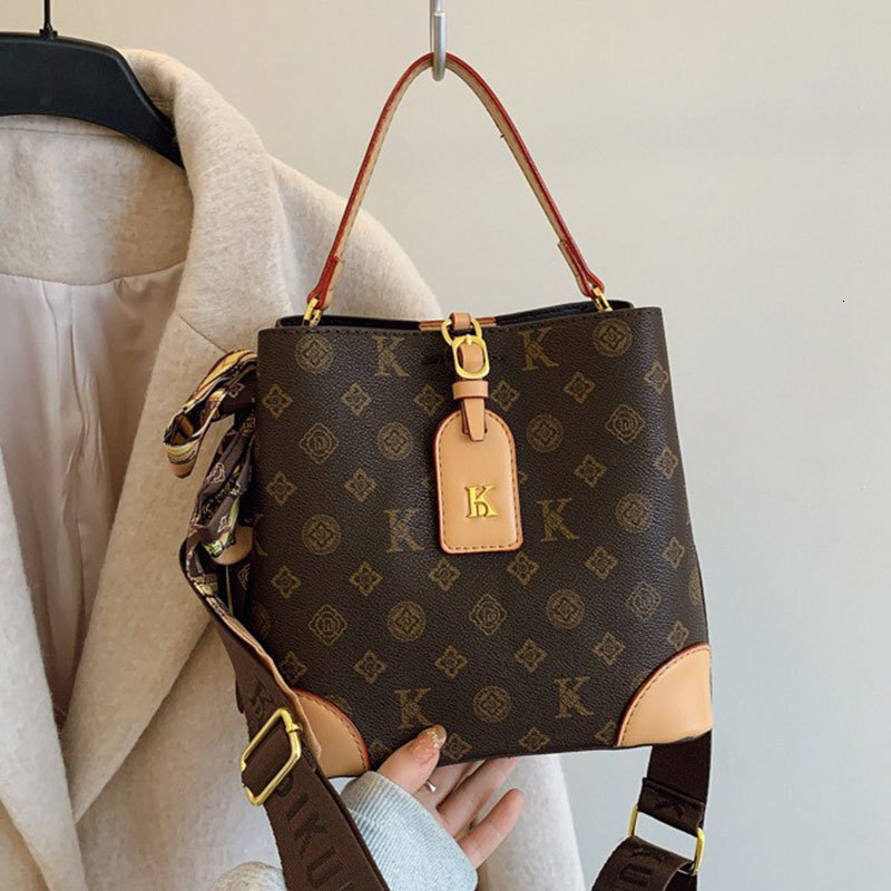 Bucket Bag Luxury Bag Free Shipping Women Spring New High End Vintage Monogram Shoulder Bag Designer Bag Large Capacity Color Blocking Commuter Handba
