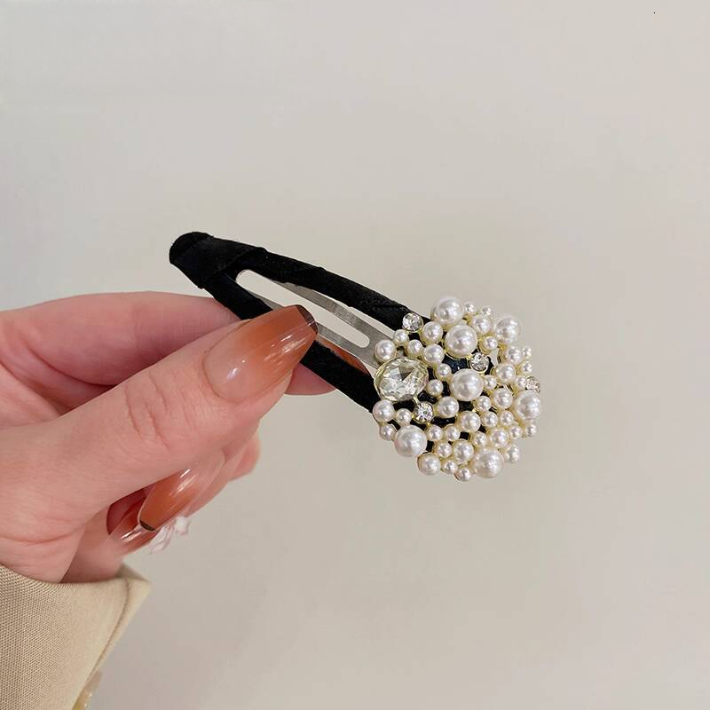 Minimalist Metal Letter for Women, Velvet Side Clip, Elegant Internet Celebrity High-end Bangs BB Clip Hair Accessory ddmythur