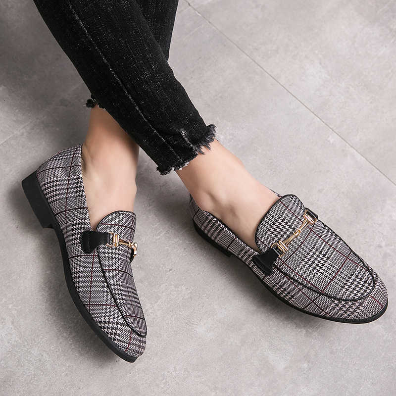 Spring/Autumn 2024 Men's Round Toe Shoes - Low Heel, Small Leather Shoes, Casual Men's One-Piece Plaid Lazy Shoes