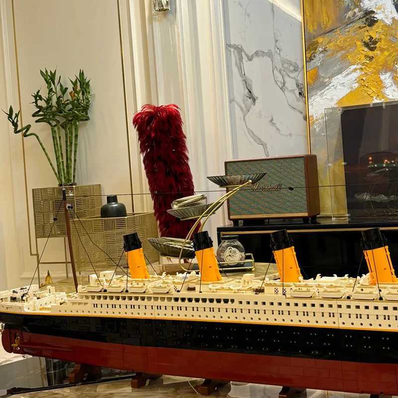 New 9090Pcs Movie Titanic Large Cruise Boat Ship Model Building Blocks Bricks Diy Toys Children Boys Gift Compatible with 10294 Z250915