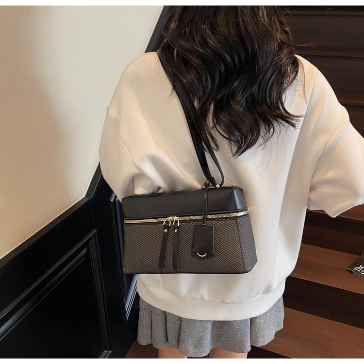Women design s shoulder bag niche women s boxed bag new Korean style personalized fashion women s crossbody bag autumn new designer bag