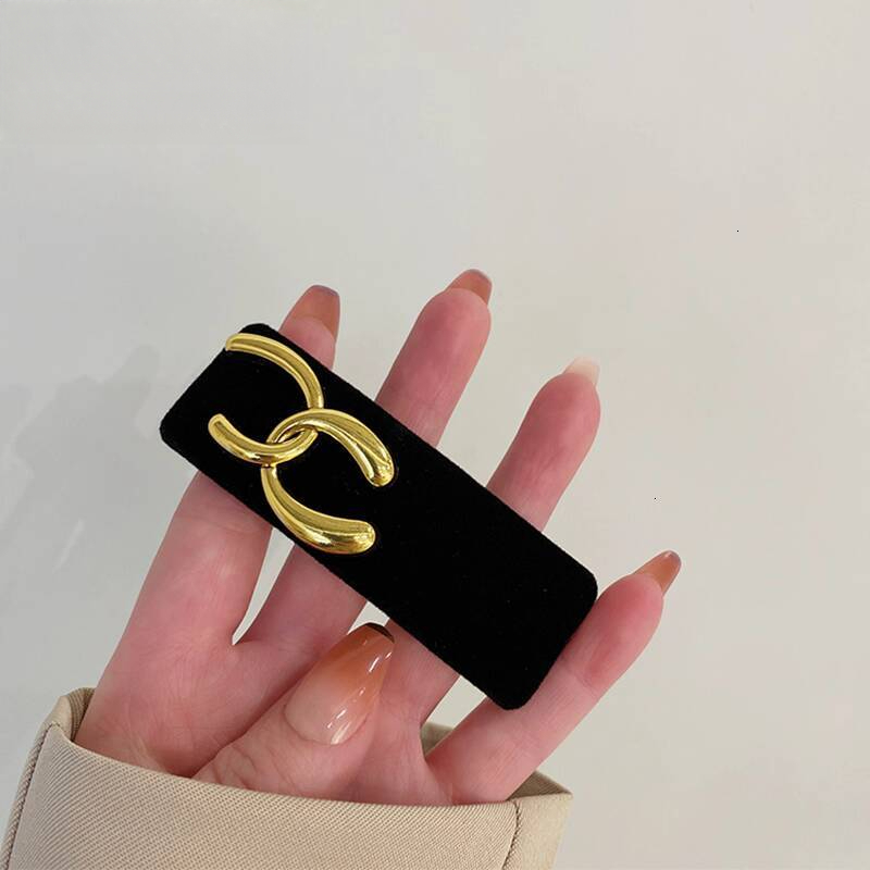 Minimalist Metal Letter for Women, Velvet Side Clip, Elegant Internet Celebrity High-end Bangs BB Clip Hair Accessory ddmythur