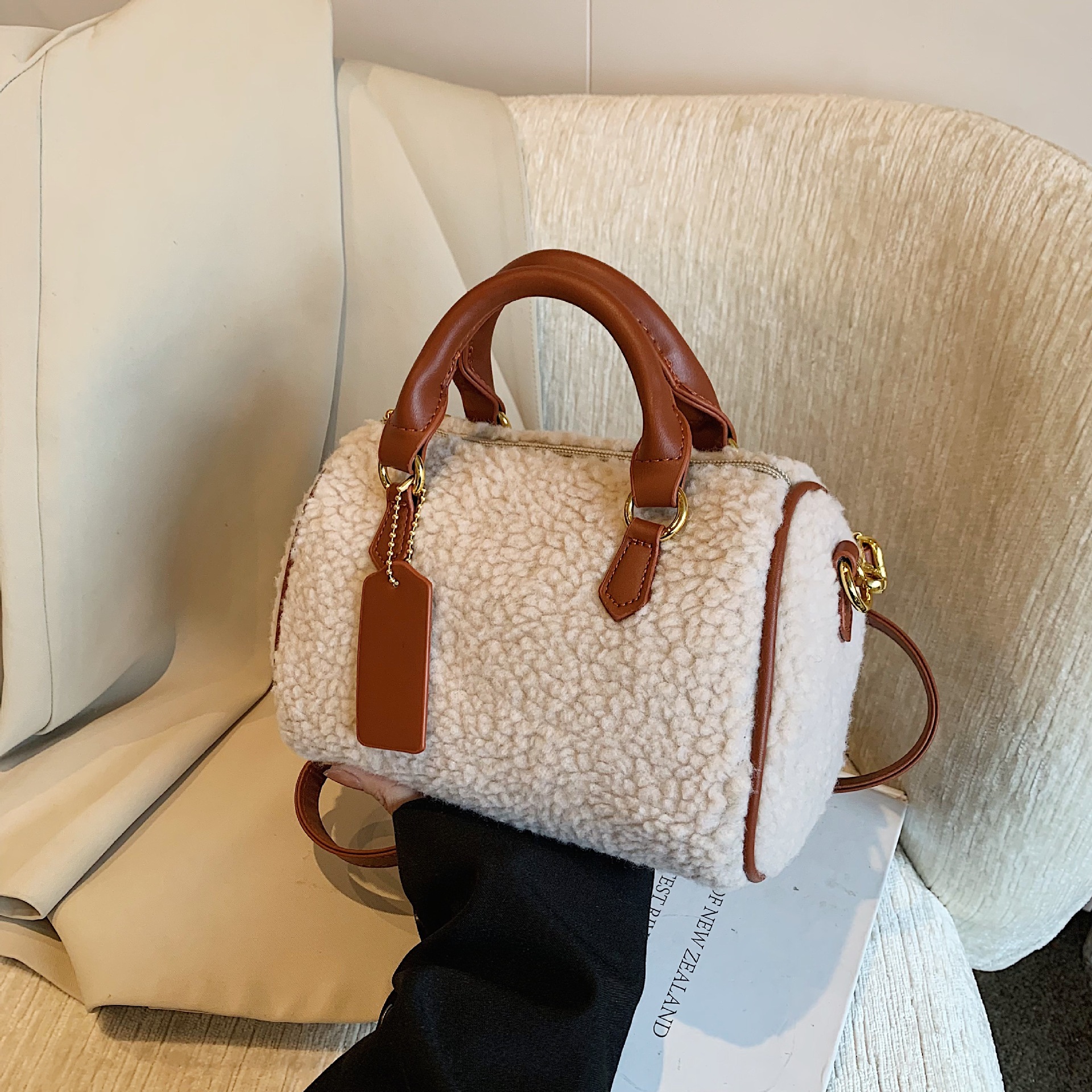 design Small And Niche Hand held Lamb Wool Pillow Bag Women s Shoulder Bag Fashionable New Casual Bag Autumn New Designer Bag Women s Handbag