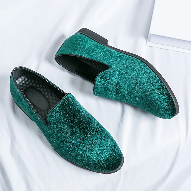 Mens Pointed Charm Suede Leather Slip On Shoes British Gentleman Loafers Moccasins Wedding Dress Footwear 250910
