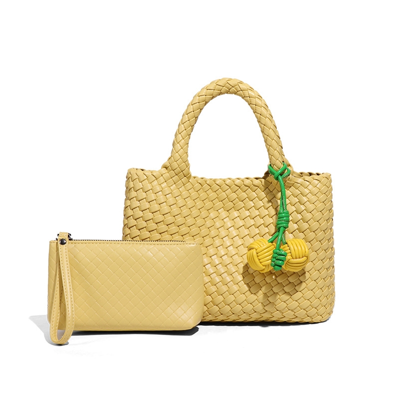 2025 new niche woven handbag for women, new soft leather casual shoulder crossbody bag, fashionable and versatile hand-held small tote bag