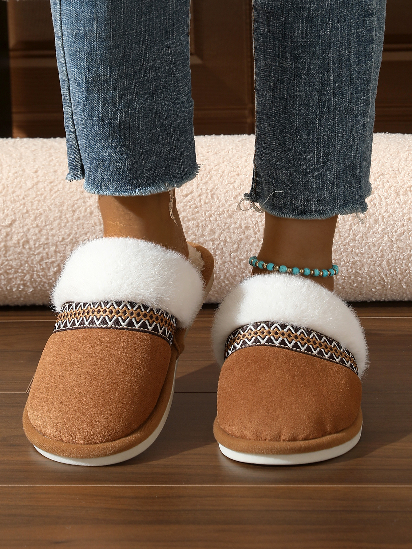 Designer Slippers Winter 2025 New Warm Indoor Home Anti-slip thick-soled Cotton Slippers Men's and Women's woolen slippers Free shipping