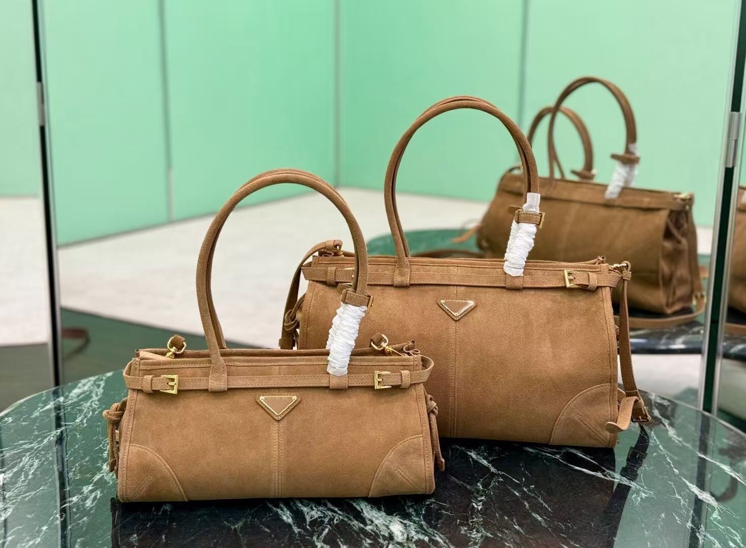 Designer bag suede tote bag with adjustable shoulder straps, stylish bag large capacity travel bag women's luxury bag casual bag