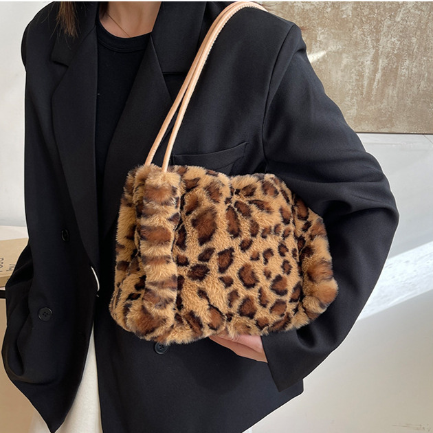 Plush Women s Shoulder Bag New Leopard Print Wool Bag Niche Women s Crossbody design Bag Autumn New Designer Bag Women s Handbag
