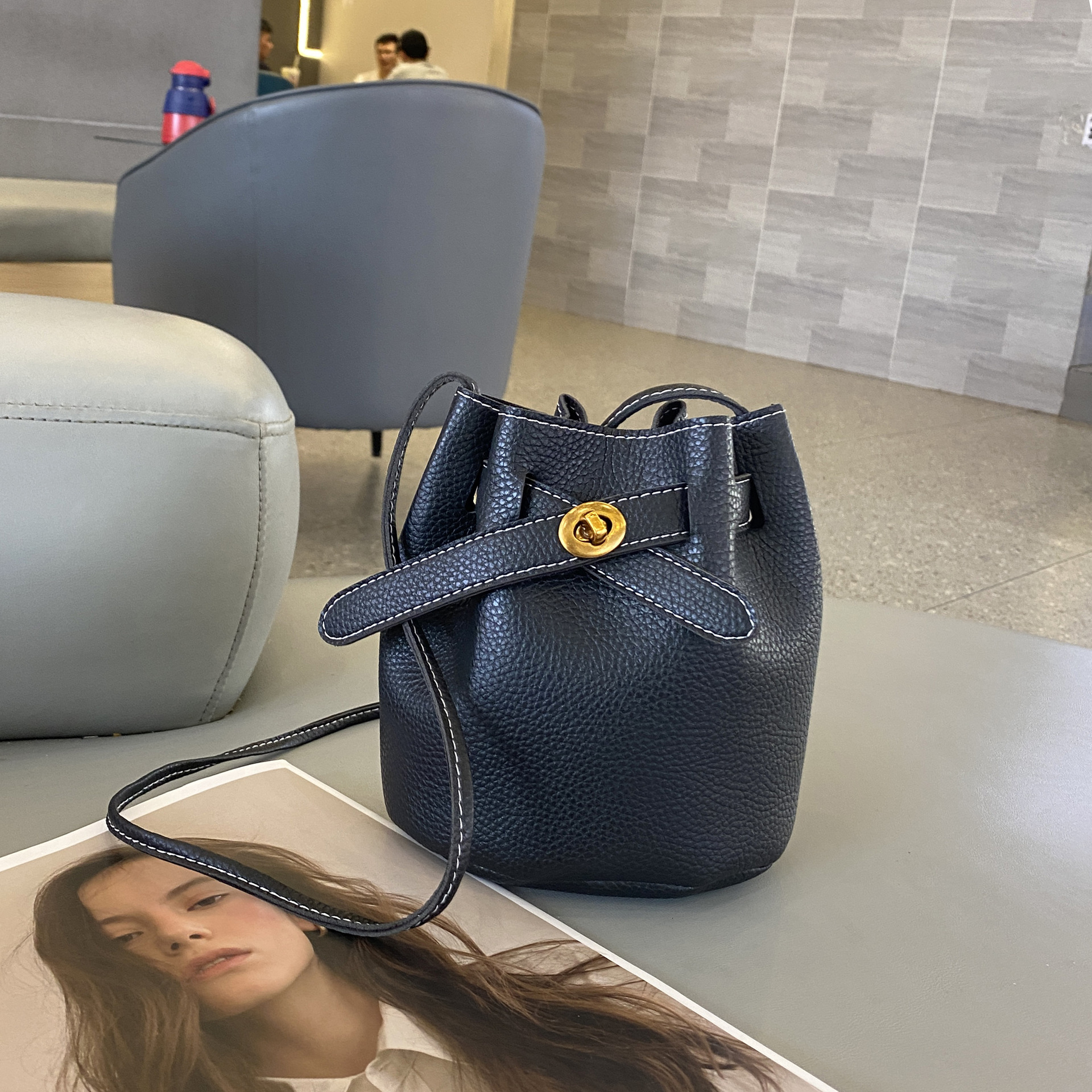 Women s crossbody bag soft fashionable large capacity simple style solid color bucket design bag autumn new item lychee pattern designer bag women s s