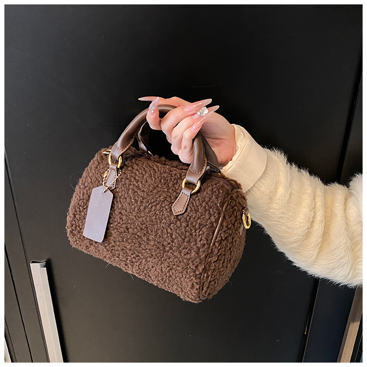 design Small And Niche Hand held Lamb Wool Pillow Bag Women s Shoulder Bag Fashionable New Casual Bag Autumn New Designer Bag Women s Handbag