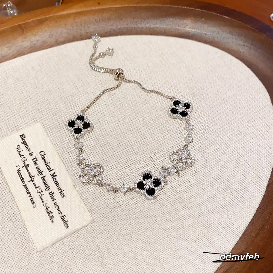 Zircon Rhombus Hollow Flower Bracelet Light High-End Fashion Simple Noble Temperament Jewelry For Women ddmyFeb