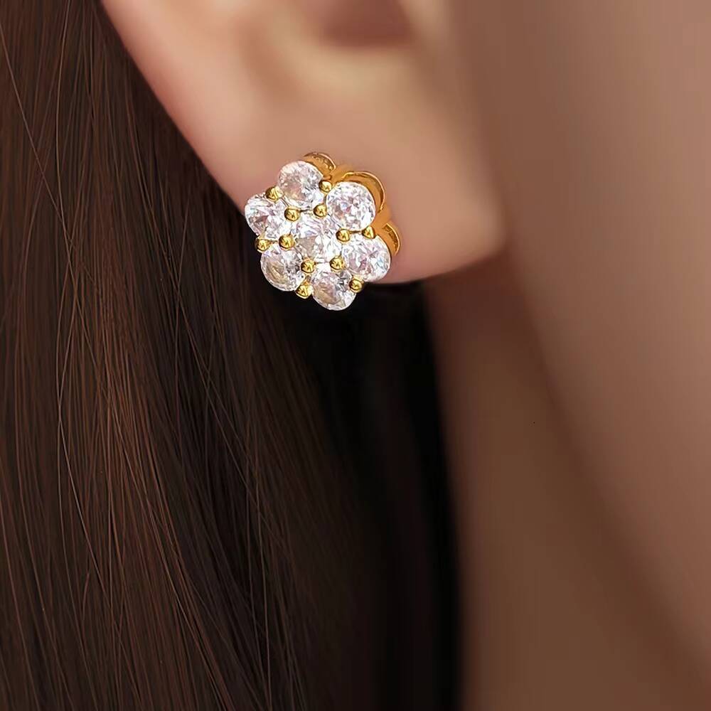 Foxi 18K Gold Plated 925 Sterling Silver Stud Earring Zirconia Waterproof Hypoallernic Fashionable Trendy Flower Silver Earrings