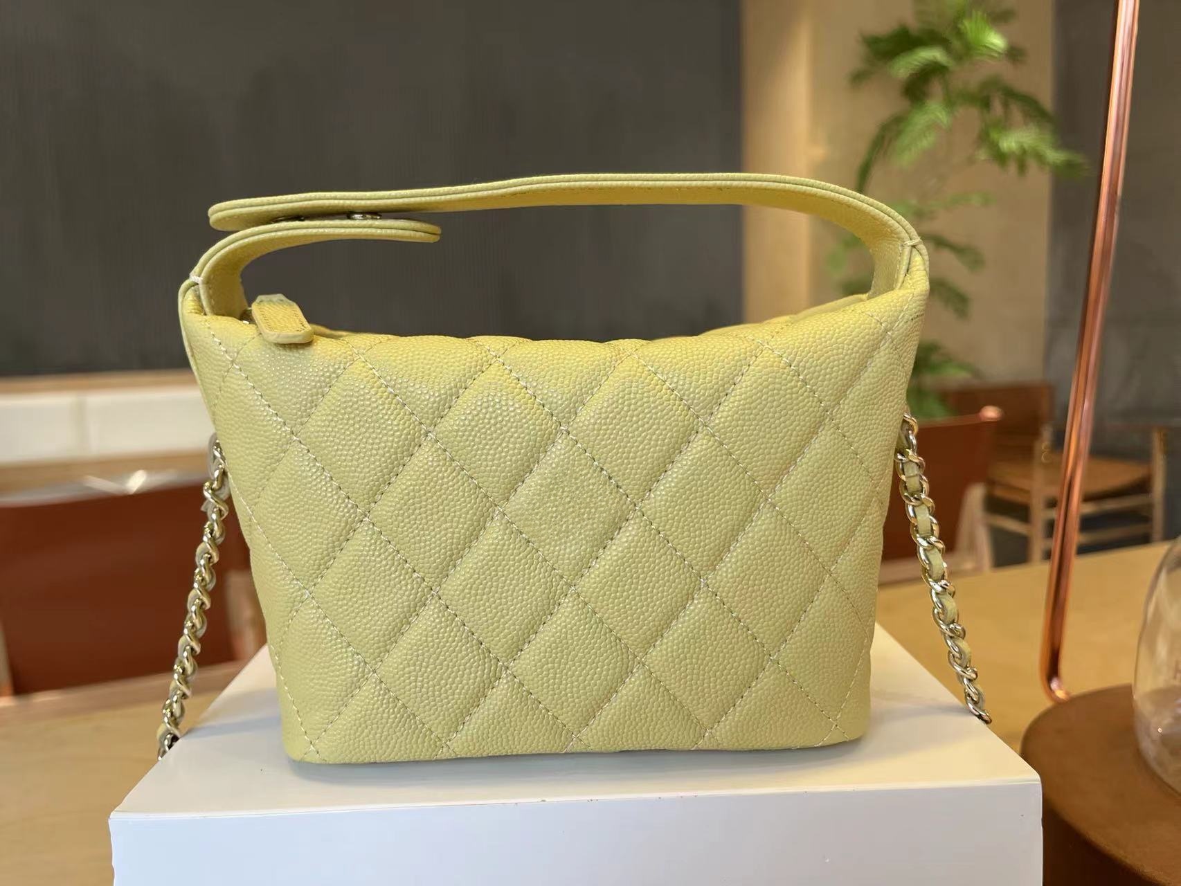 Designer bag, top-quality lunch box bag calf leather metal chain shoulder bag crossbody bag handbag fashion bag casual bag formal bag