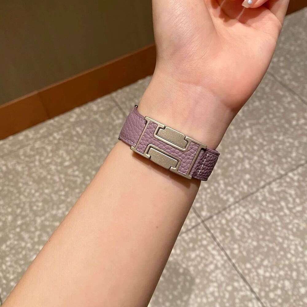 Suitable for Apple Watch 10 H Magnetic Buckle iWatch 9 8 7 SE Grain Leather Band