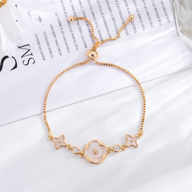 Pearl Four-Leaf Vintage Bracelet for Women, Fashionable and Elegant Lucky Clover Jewelry - view 4