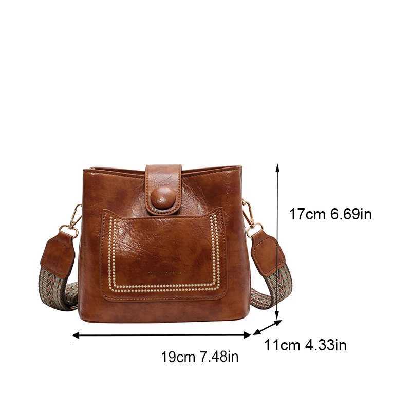 Design Bucket Bag Fashionable Wide Shoulder Strap Shoulder Crossbody Bag Lightweight Luxury Womens Bag Z250915