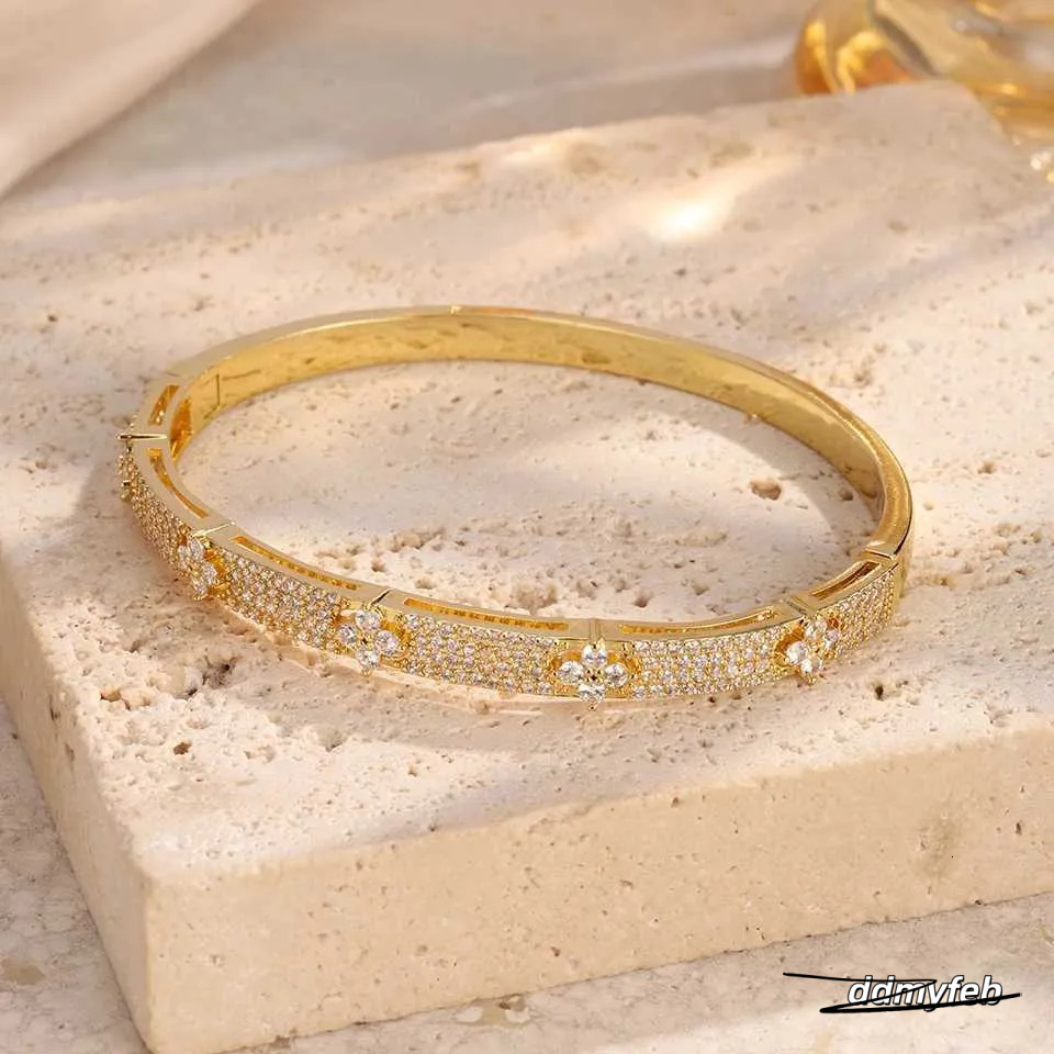 Shiny Full Four-Leaf Flower Design Open Bracelet For Women Premium Wedding Party Jewelry Birthday Gift G250820ak ddmyFeb