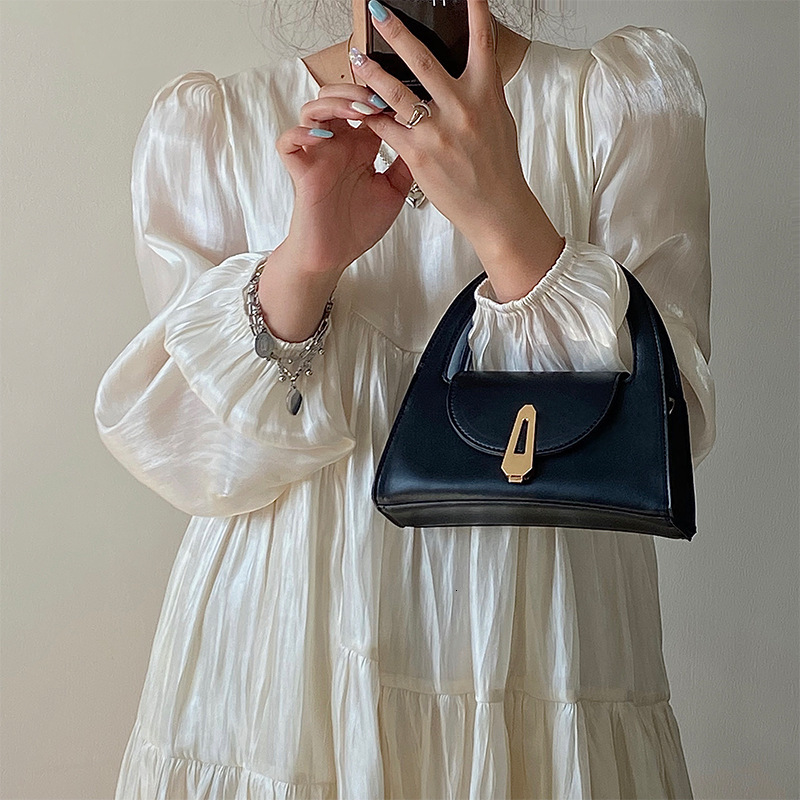 Niche Retro Hair Clip Shaped Buckle Handbag For Women Elegant Style Women s design Shoulder Bag Women s Crossbody Bag For Fashion Autumn New Designer 