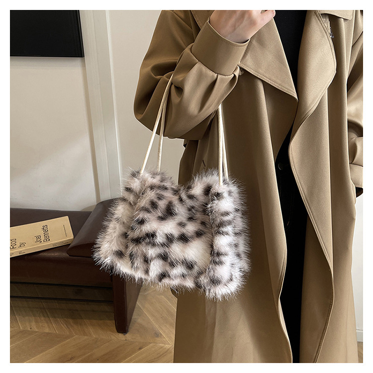Plush Women s Shoulder Bag New Leopard Print Wool Bag Niche Women s Crossbody design Bag Autumn New Designer Bag Women s Handbag