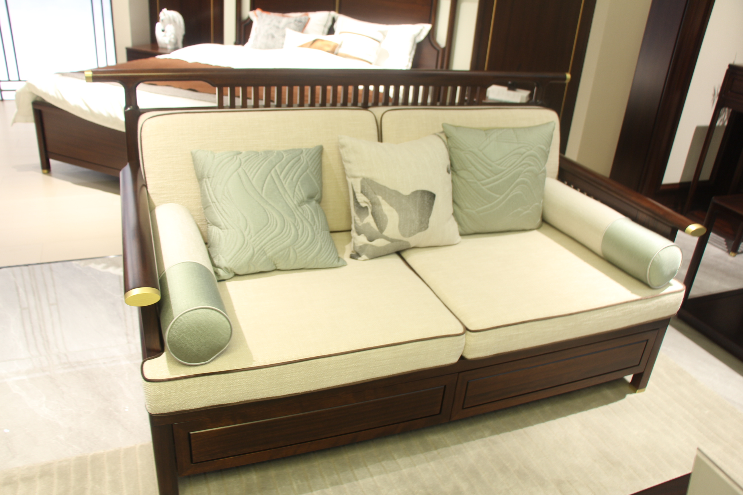 Zhong zhixin The new Chinese-style Ancient style design high-end minimalist sofa uses premium cotton and linen fabric and a solid wood frame
