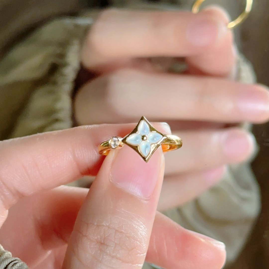 Vintage gold Four-Pointed Star Open for Women Fashionable Light Luxury Versatile High-End Niche Pointed Diamond Index Finger Ring